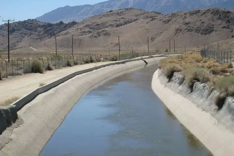 کانال انتقال آب