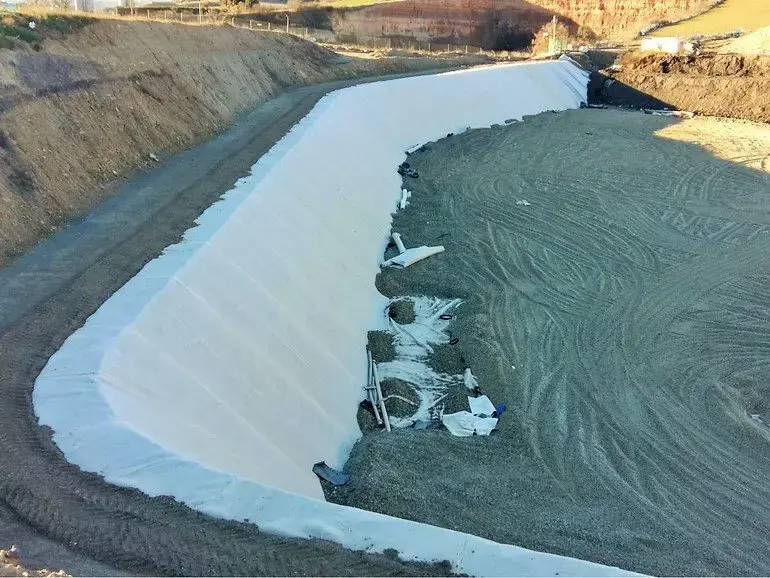 استفاده از ژئوممبران ها در سیستم های کنترل و مهار سیل